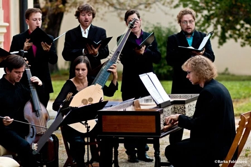 Victoria ensemble